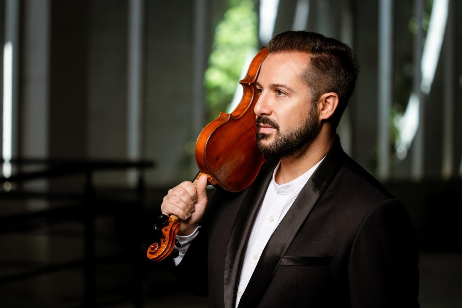 DAVIDE ALOGNA, violino